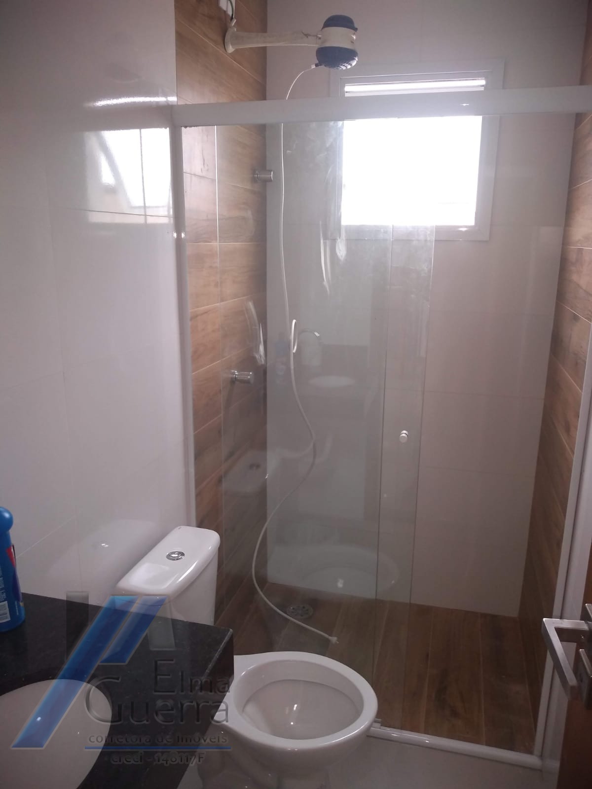 Ubatuba, Centro - Apartamento com 02 dormitórios, sendo 01 suíte e área de lazer.