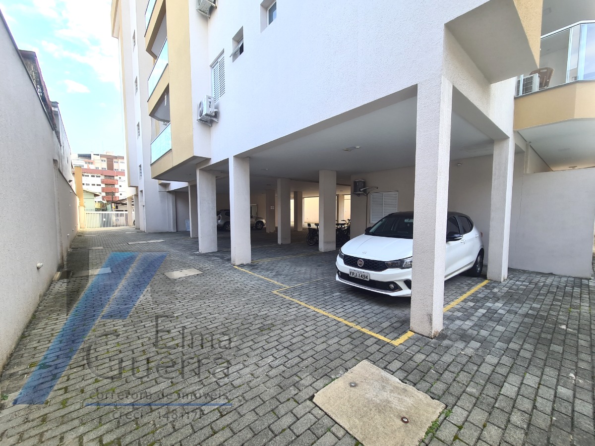 Ubatuba, Centro - Apartamento com 02 dormitórios, sendo 01 suíte e área de lazer.