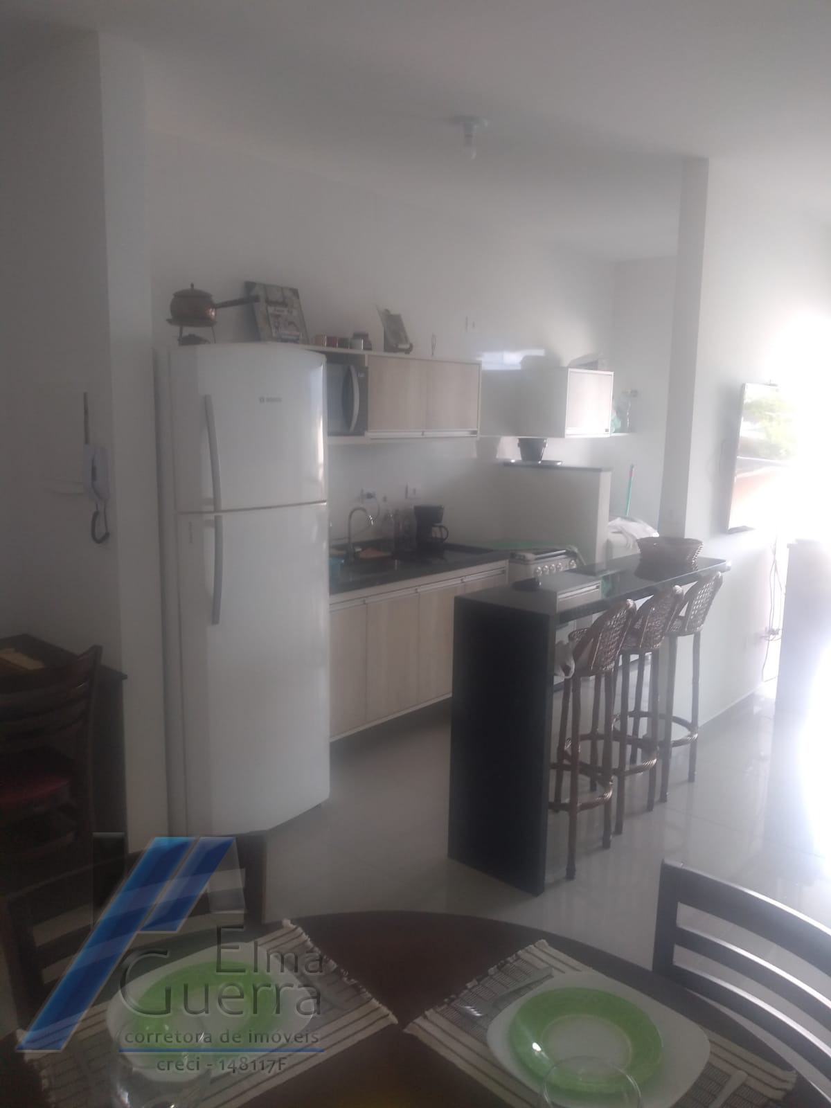 Ubatuba, Centro - Apartamento com 02 dormitórios, sendo 01 suíte e área de lazer.