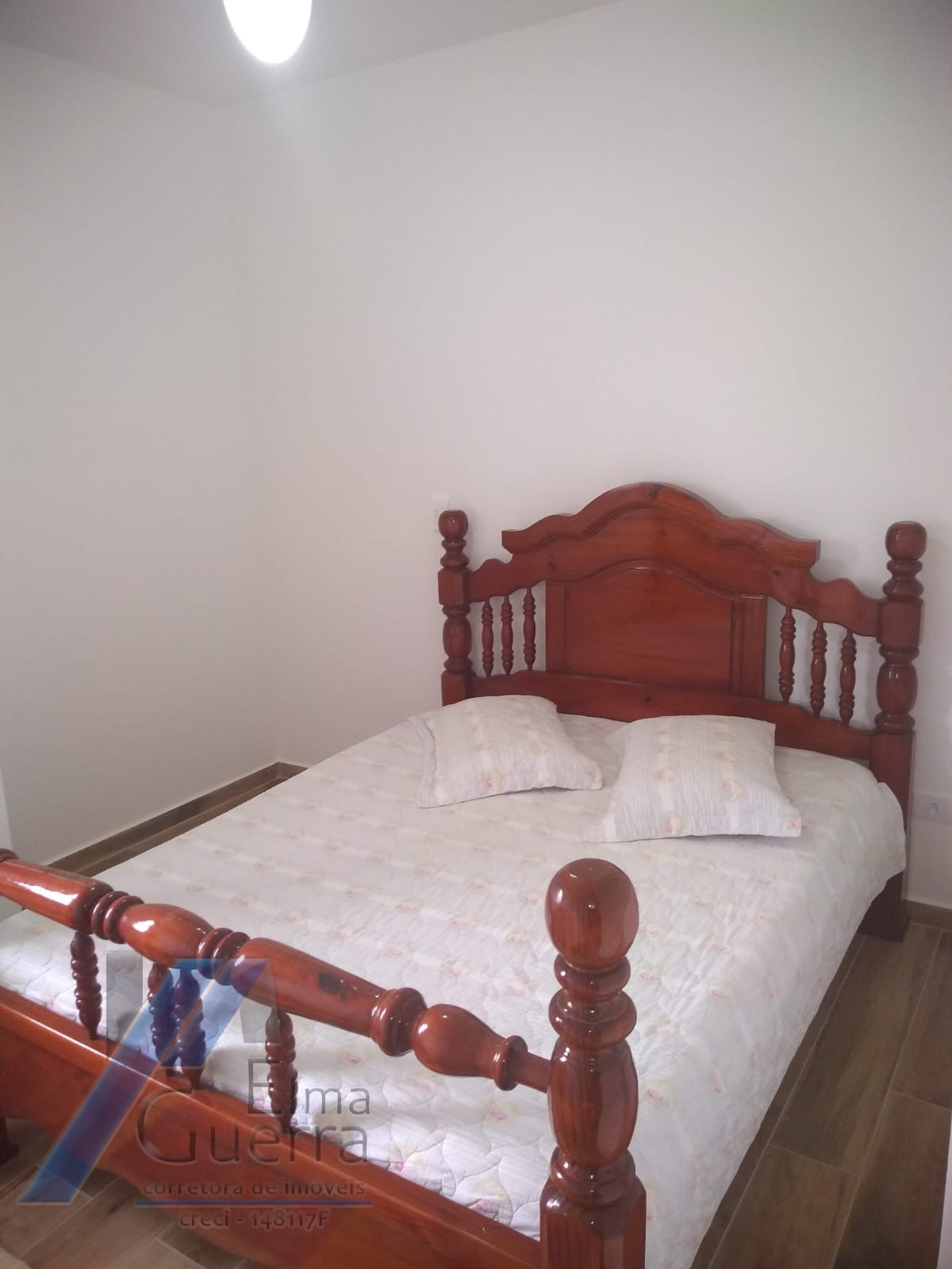 Ubatuba, Centro - Apartamento com 02 dormitórios, sendo 01 suíte e área de lazer.