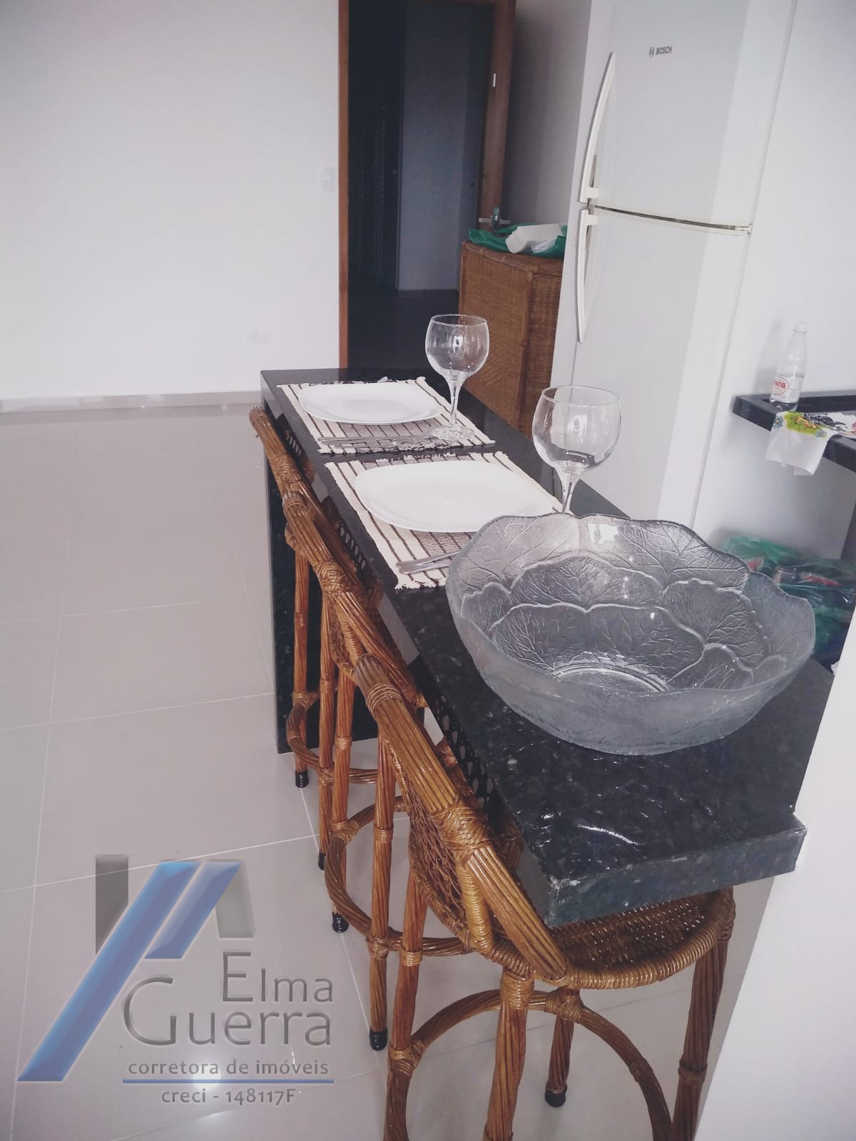 Ubatuba, Centro - Apartamento com 02 dormitórios, sendo 01 suíte e área de lazer.