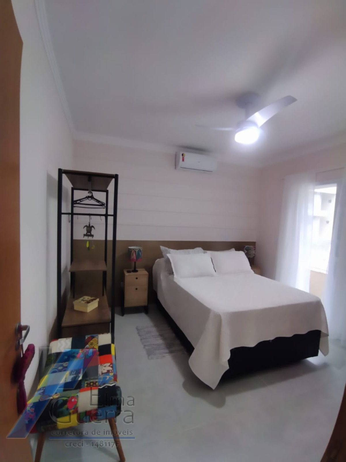 Ubatuba, Toninhas - Apartamento mobiliado com vista para o praia com 02 dormitórios, sendo 01 suíte.