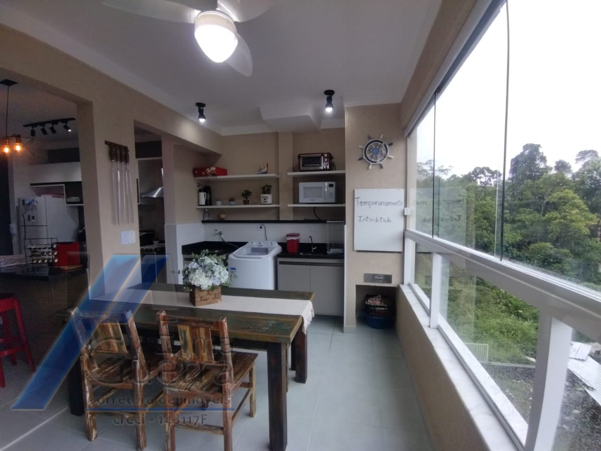 Ubatuba, Toninhas - Apartamento mobiliado com vista para o praia com 02 dormitórios, sendo 01 suíte.