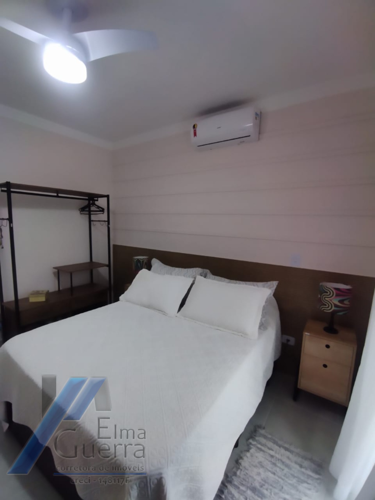 Ubatuba, Toninhas - Apartamento mobiliado com vista para o praia com 02 dormitórios, sendo 01 suíte.