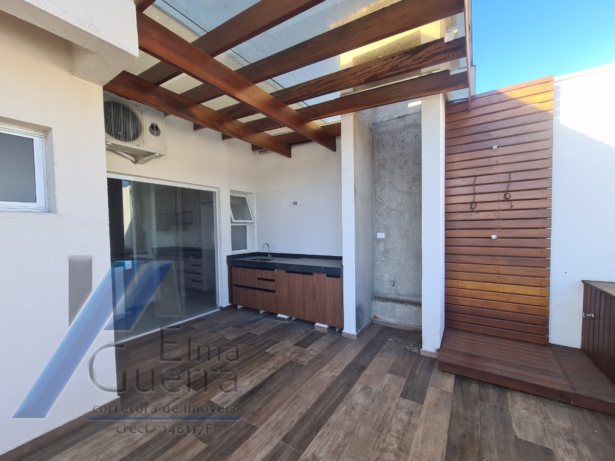 Ubatuba, Centro - Apartamento cobertura com 03 dormitórios, sendo 01 suíte com área de lazer.