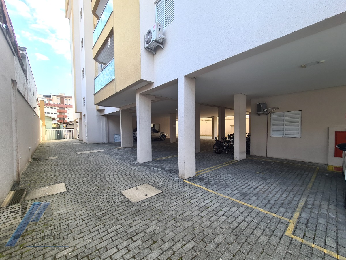 Ubatuba, Centro - Apartamento cobertura com 03 dormitórios, sendo 01 suíte com área de lazer.