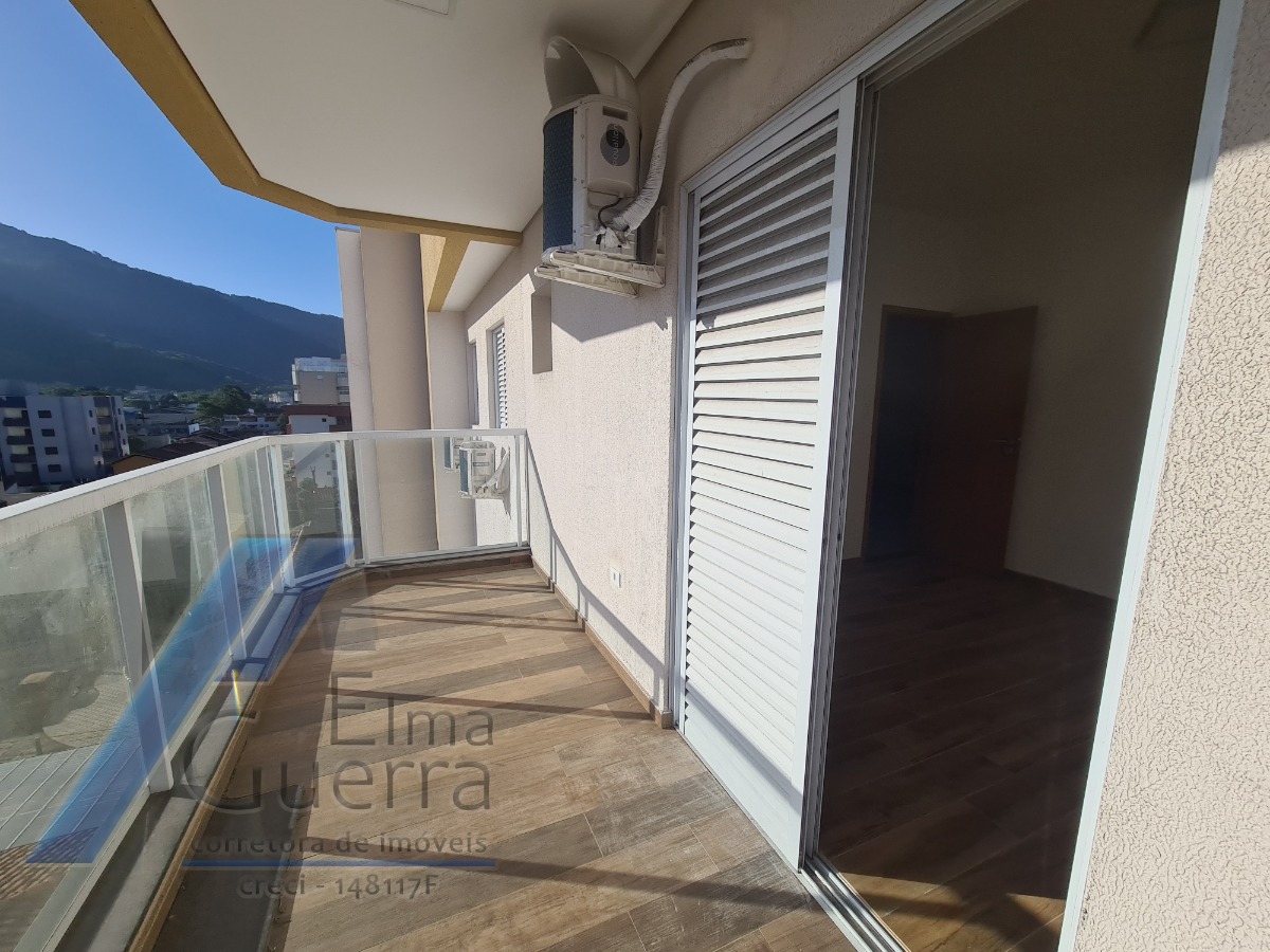 Ubatuba, Centro - Apartamento cobertura com 03 dormitórios, sendo 01 suíte com área de lazer.