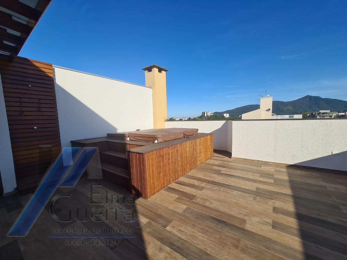 Ubatuba, Centro - Apartamento cobertura com 03 dormitórios, sendo 01 suíte com área de lazer.