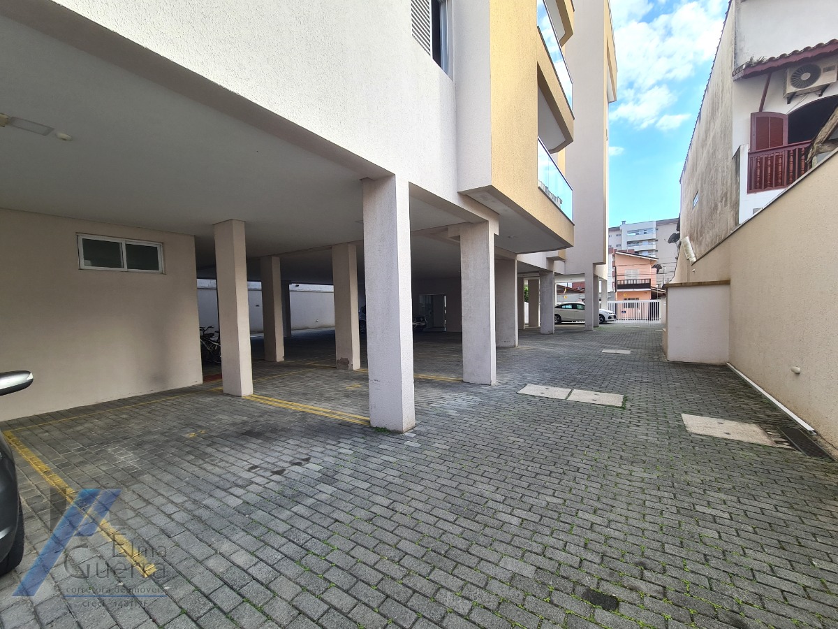 Ubatuba, Centro - Apartamento cobertura com 03 dormitórios, sendo 01 suíte com área de lazer.