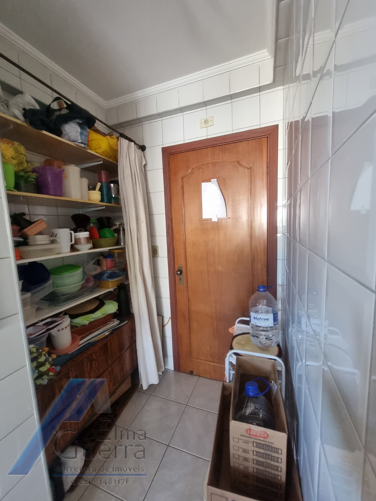 Ubatuba, Centro - Apartamento no 3º andar com 03 dormitórios, sendo 01 suíte.
