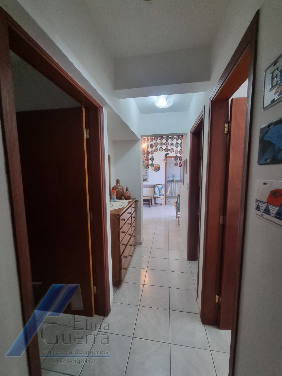 Ubatuba, Centro - Apartamento no 3º andar com 03 dormitórios, sendo 01 suíte.