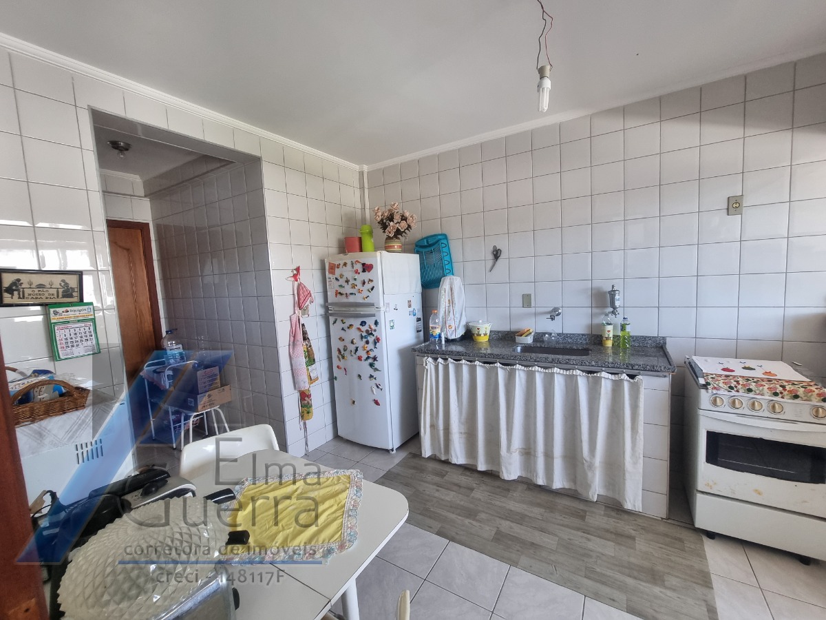 Ubatuba, Centro - Apartamento no 3º andar com 03 dormitórios, sendo 01 suíte.