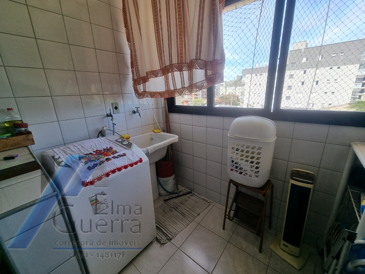 Ubatuba, Centro - Apartamento no 3º andar com 03 dormitórios, sendo 01 suíte.
