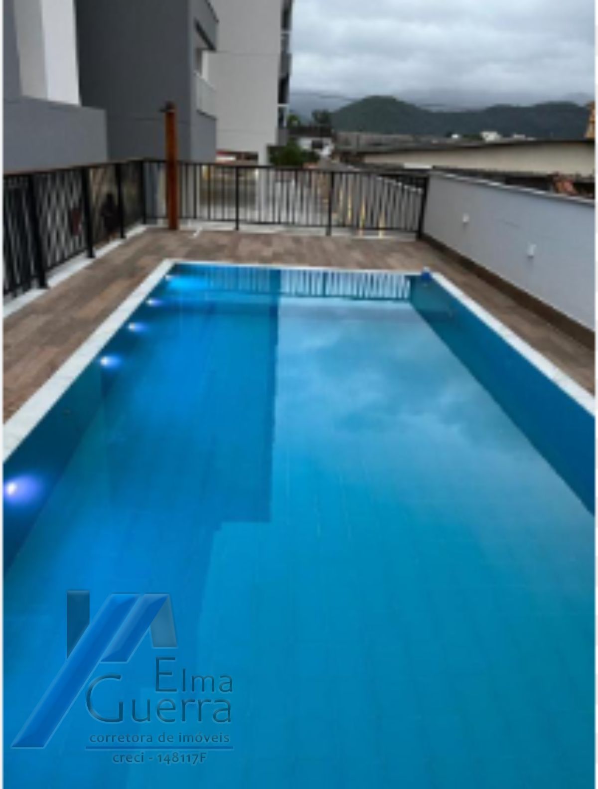 Ubatuba, Centro - Apartamento cobertura com 03 dormitórios, sendo 01 suíte e area de lazer.