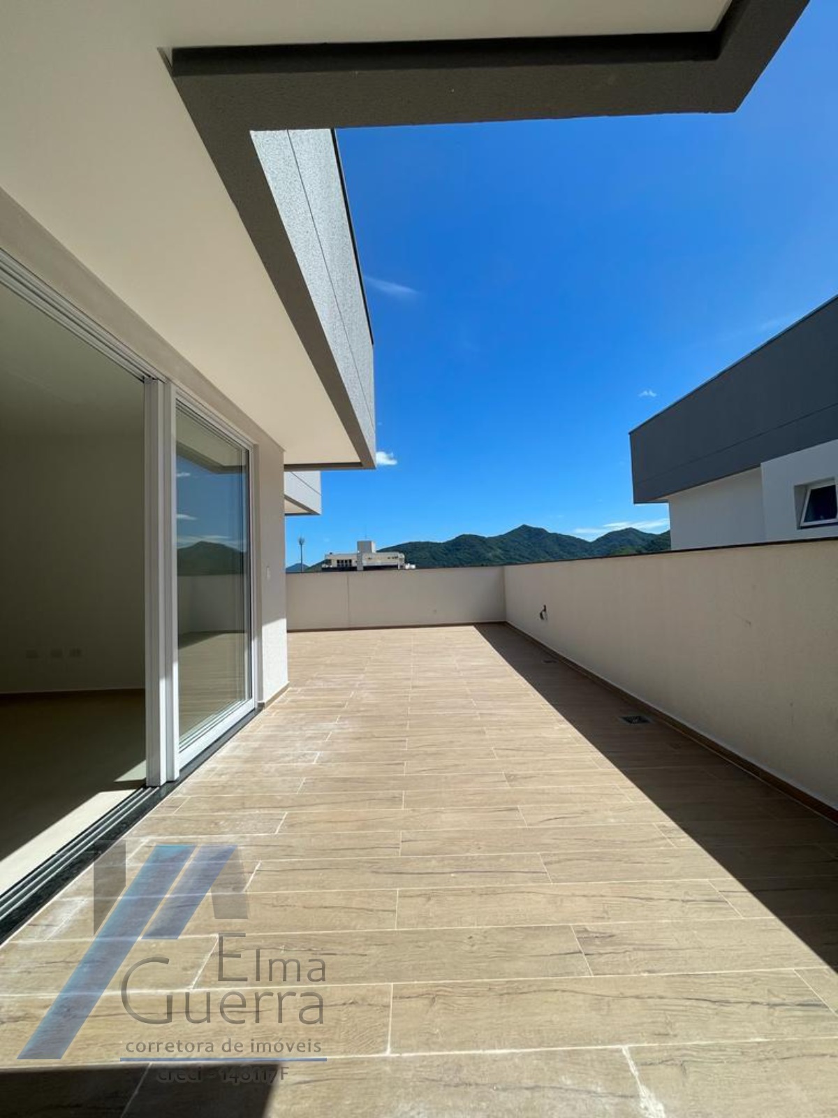 Ubatuba, Centro - Apartamento cobertura com 03 dormitórios, sendo 01 suíte e area de lazer.