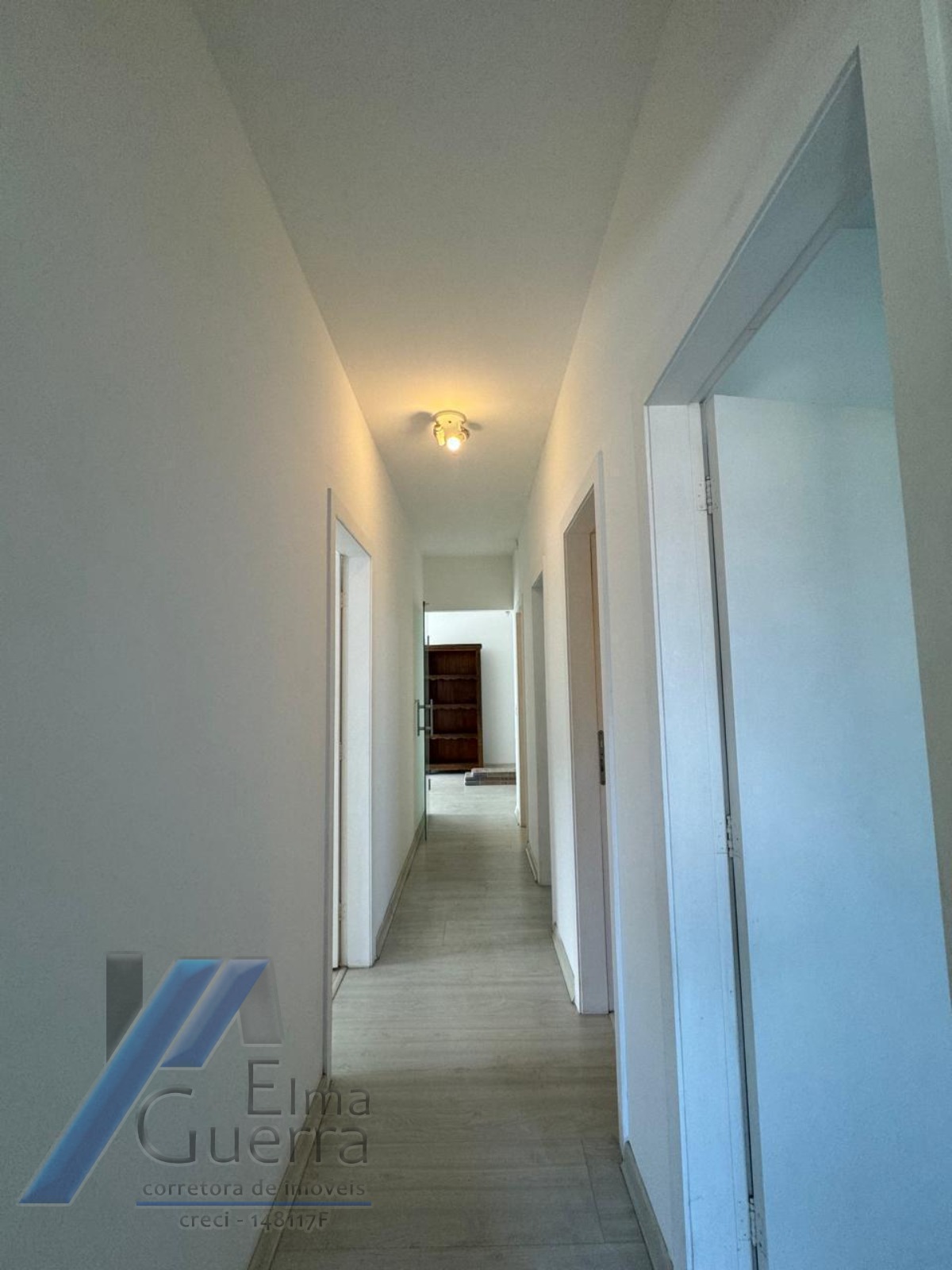Ubatuba, Centro - Apartamento com 03 dormitórios, sendo 01 suíte e área de lazer.