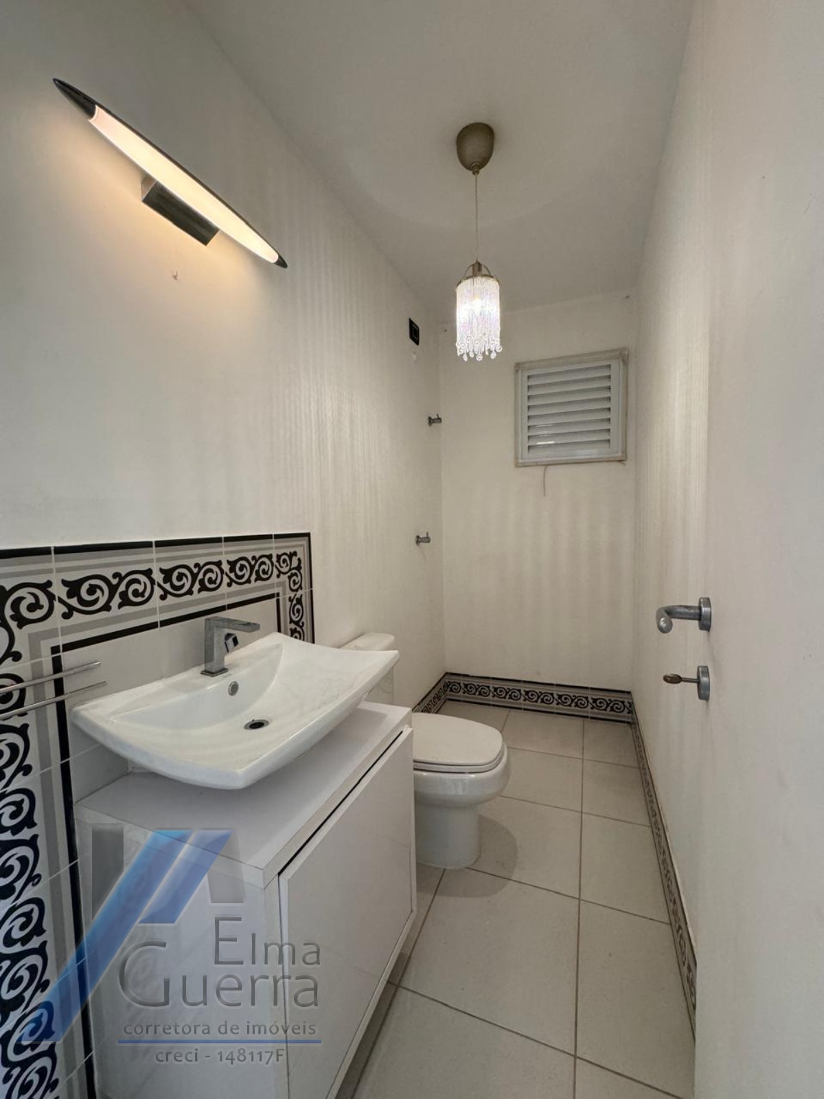 Ubatuba, Centro - Apartamento com 03 dormitórios, sendo 01 suíte e área de lazer.