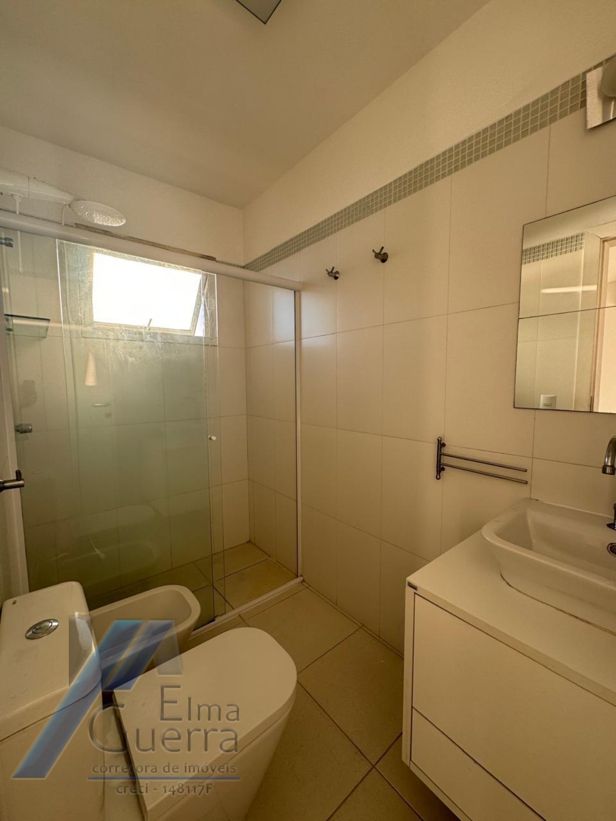 Ubatuba, Centro - Apartamento com 03 dormitórios, sendo 01 suíte e área de lazer.