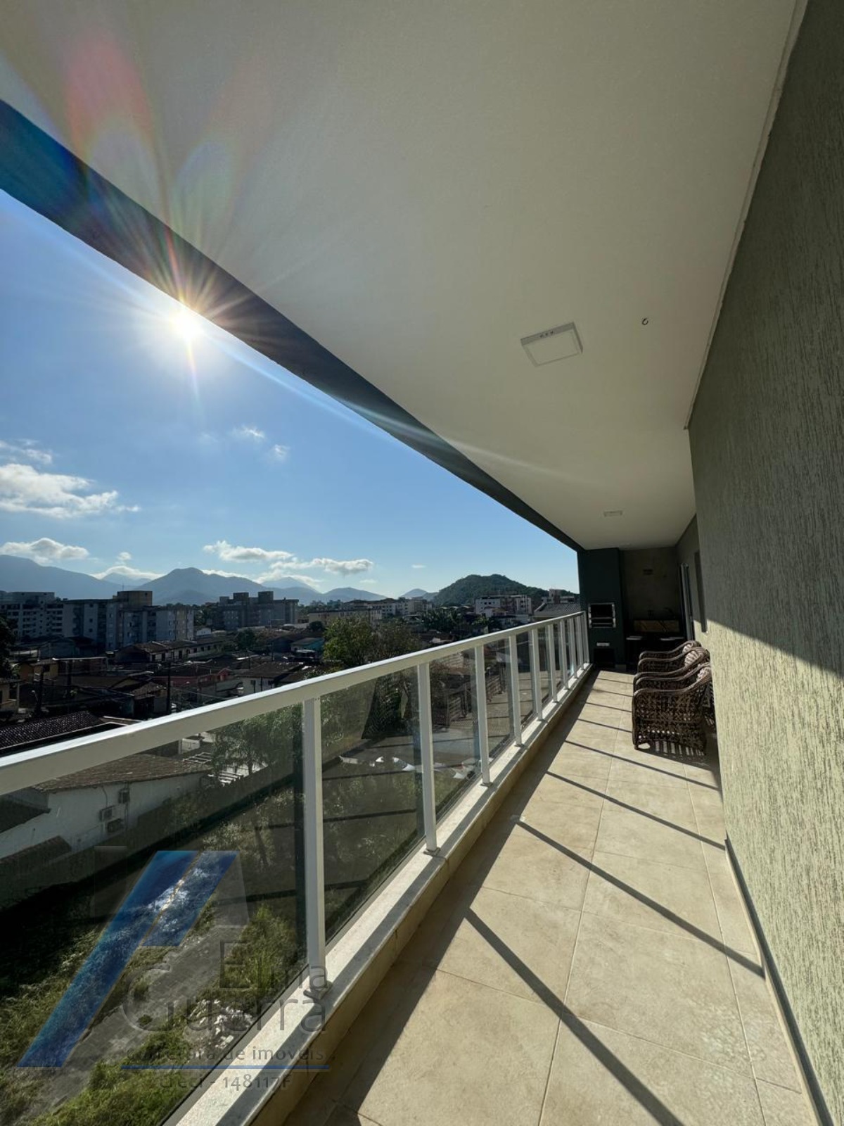 Ubatuba, Centro - Apartamento com 03 dormitórios, sendo 01 suíte e área de lazer.