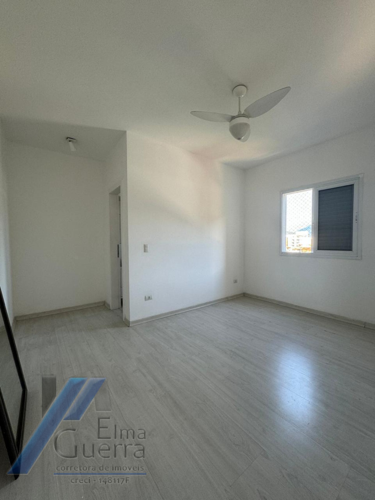 Ubatuba, Centro - Apartamento com 03 dormitórios, sendo 01 suíte e área de lazer.