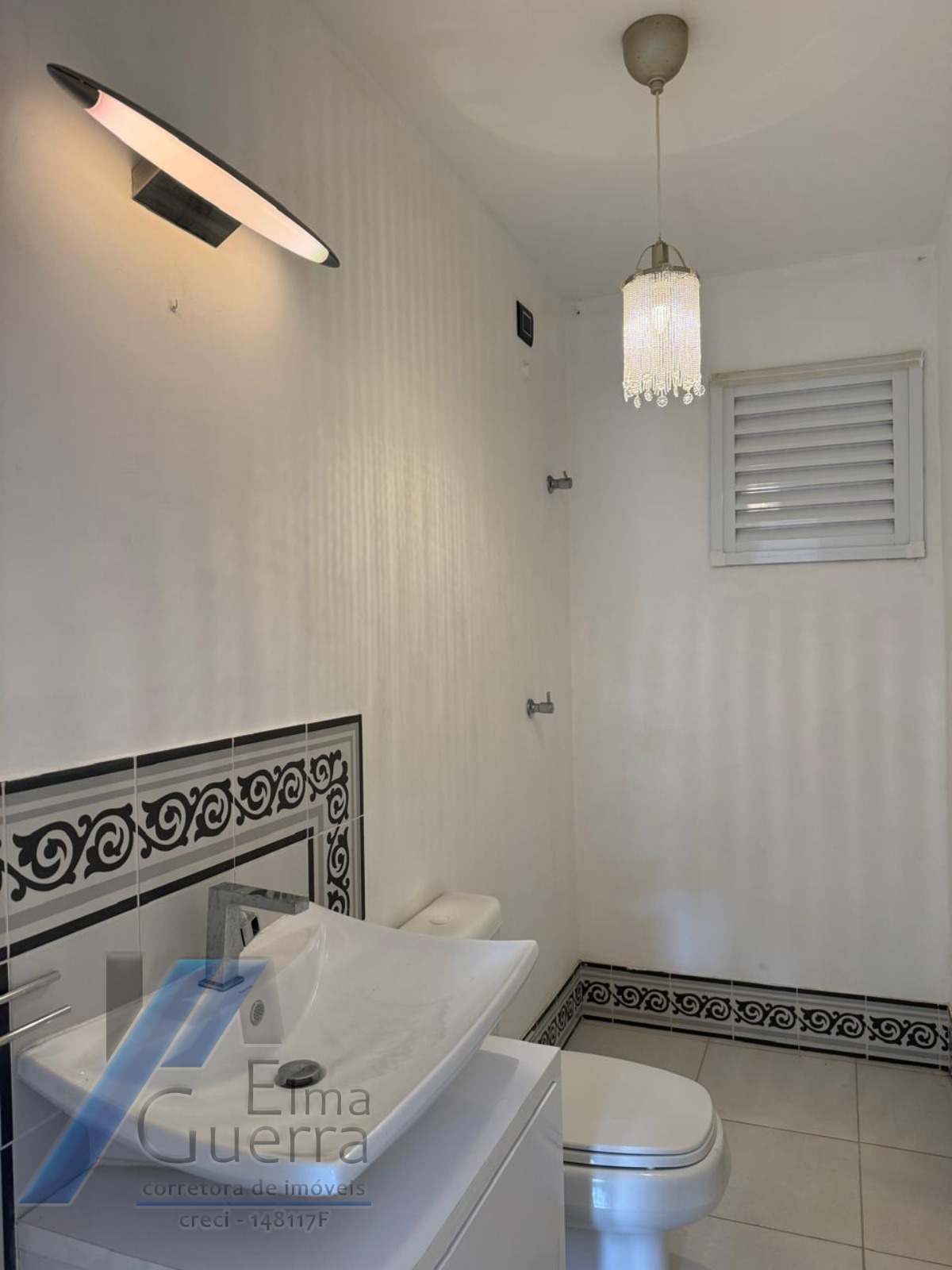 Ubatuba, Centro - Apartamento com 03 dormitórios, sendo 01 suíte e área de lazer.