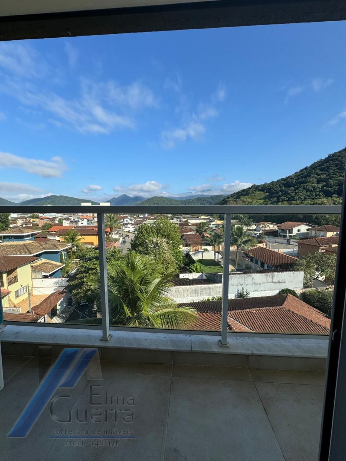 Ubatuba, Centro - Apartamento com 03 dormitórios, sendo 01 suíte e área de lazer.