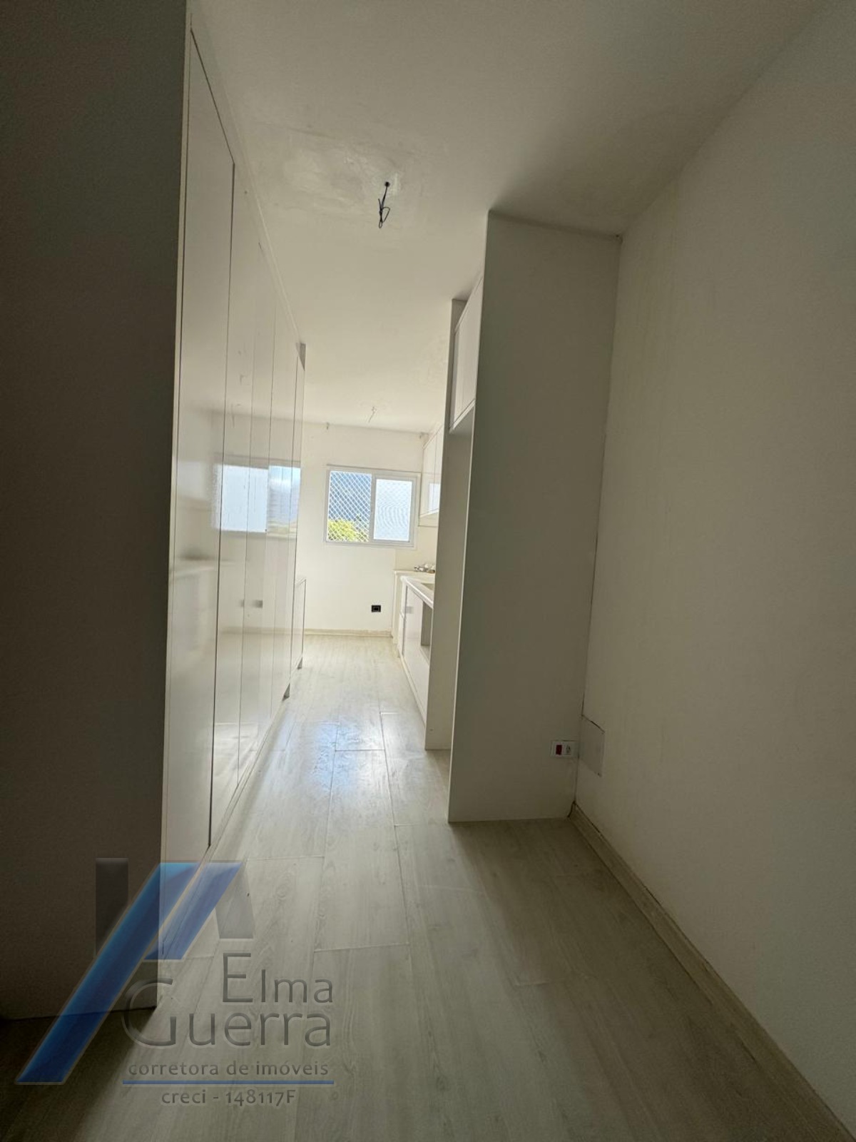 Ubatuba, Centro - Apartamento com 03 dormitórios, sendo 01 suíte e área de lazer.