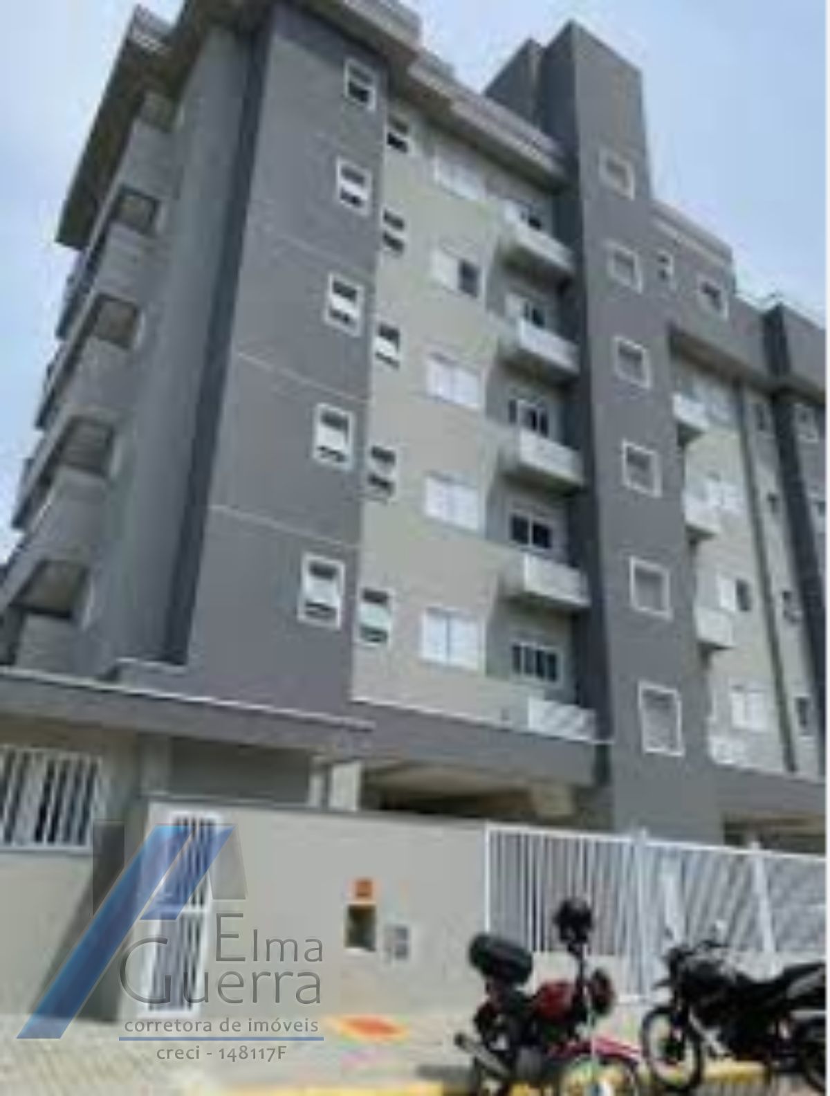 Ubatuba, Centro - Apartamento com 03 dormitórios, sendo 01 suíte e área de lazer.