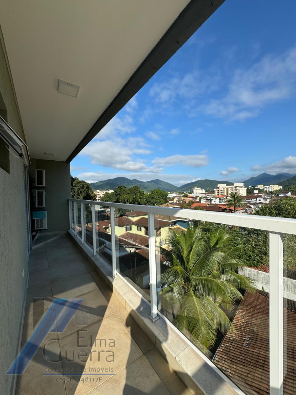 Ubatuba, Centro - Apartamento com 03 dormitórios, sendo 01 suíte e área de lazer.