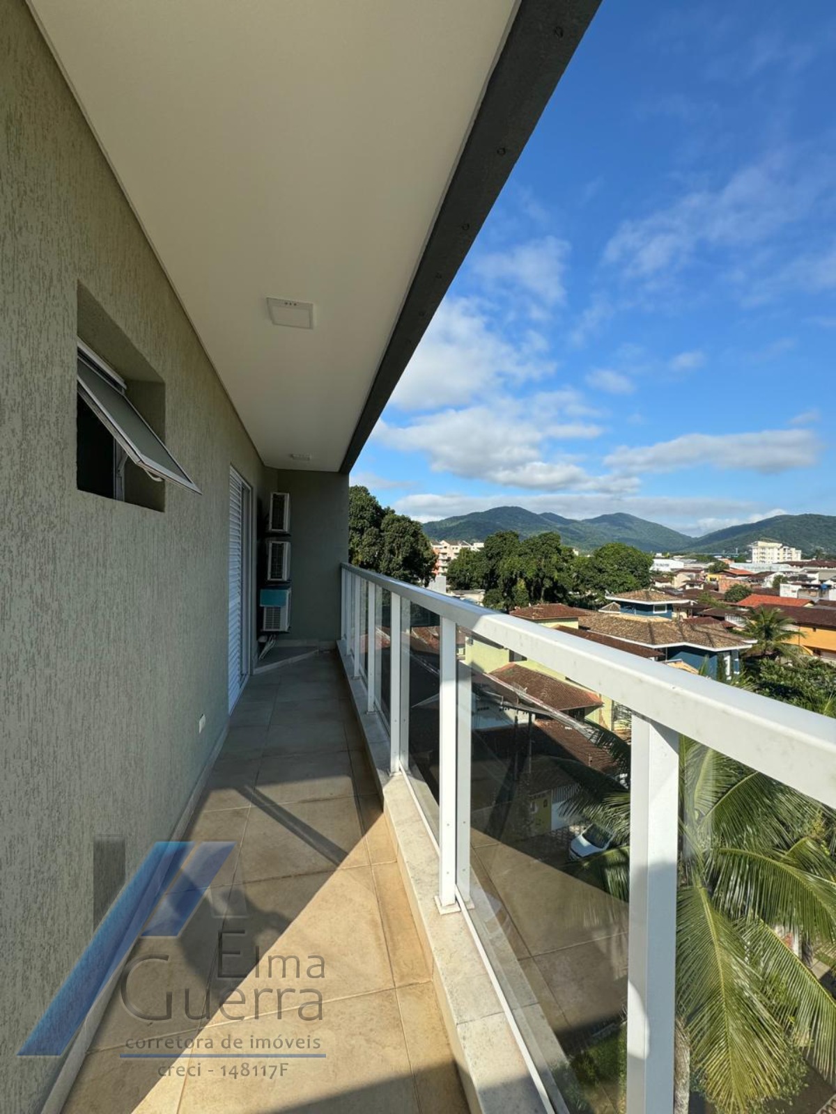 Ubatuba, Centro - Apartamento com 03 dormitórios, sendo 01 suíte e área de lazer.