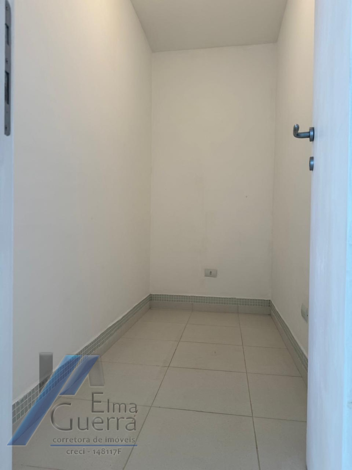 Ubatuba, Centro - Apartamento com 03 dormitórios, sendo 01 suíte e área de lazer.