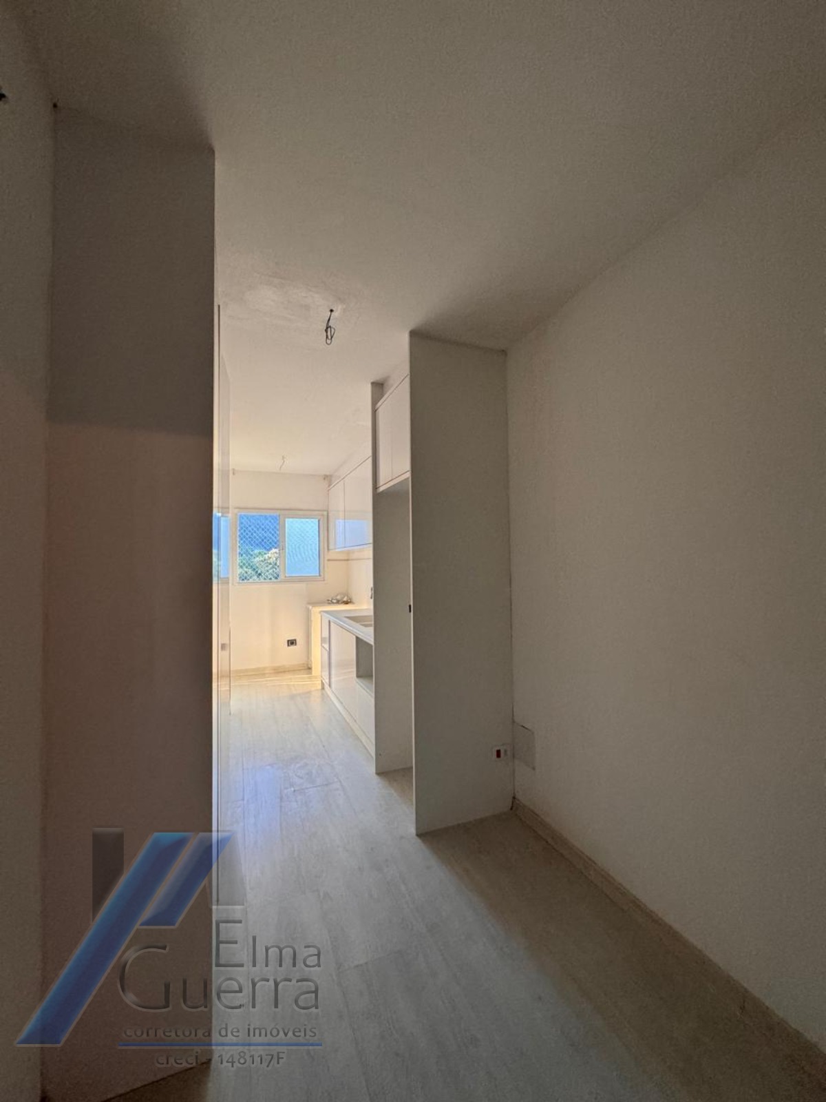 Ubatuba, Centro - Apartamento com 03 dormitórios, sendo 01 suíte e área de lazer.
