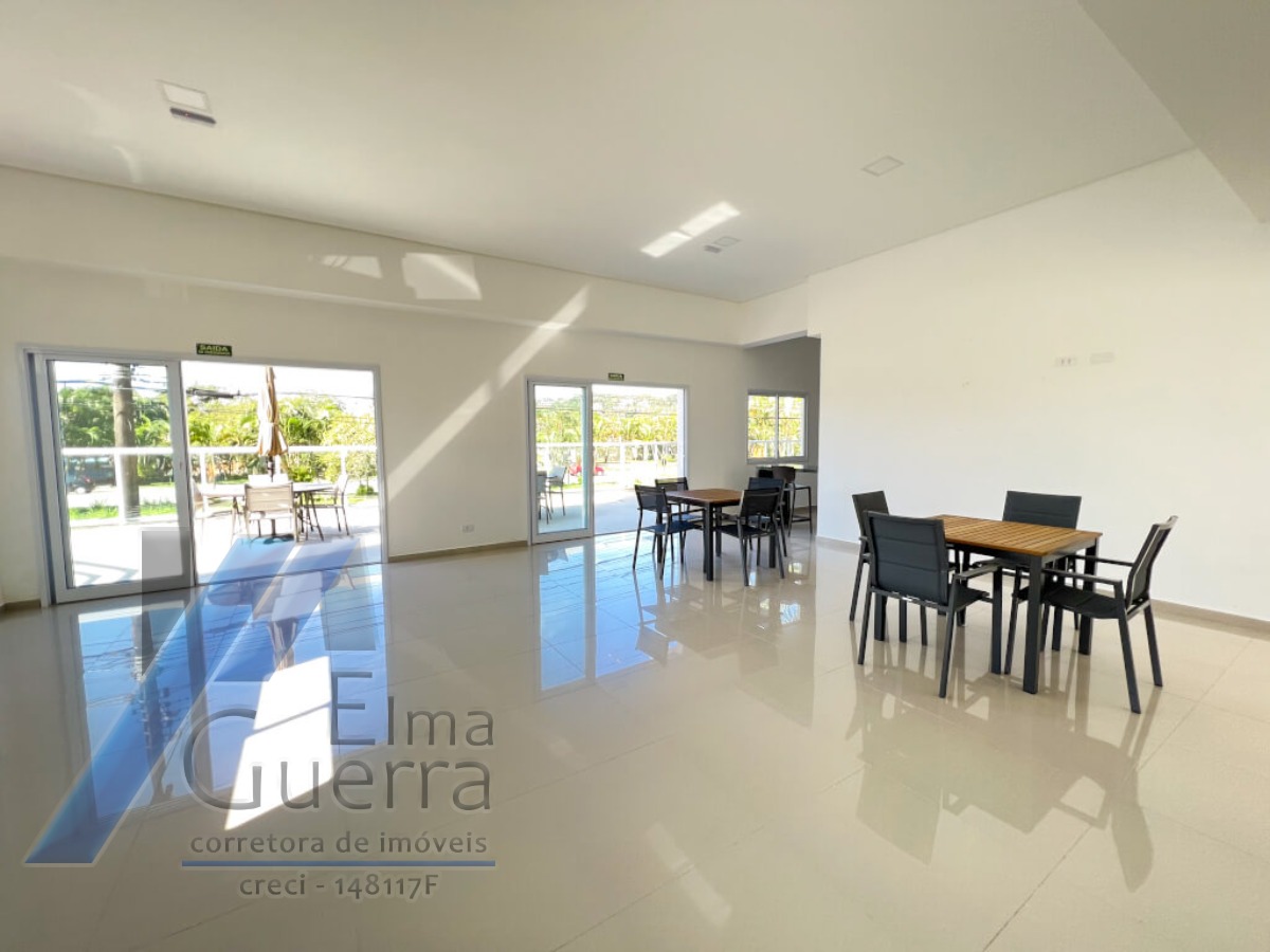 Ubatuba, Toninhas - Apartamento cobertura próximo a praia com 03 dormitórios, sendo 01 suíte com vista para o mar.