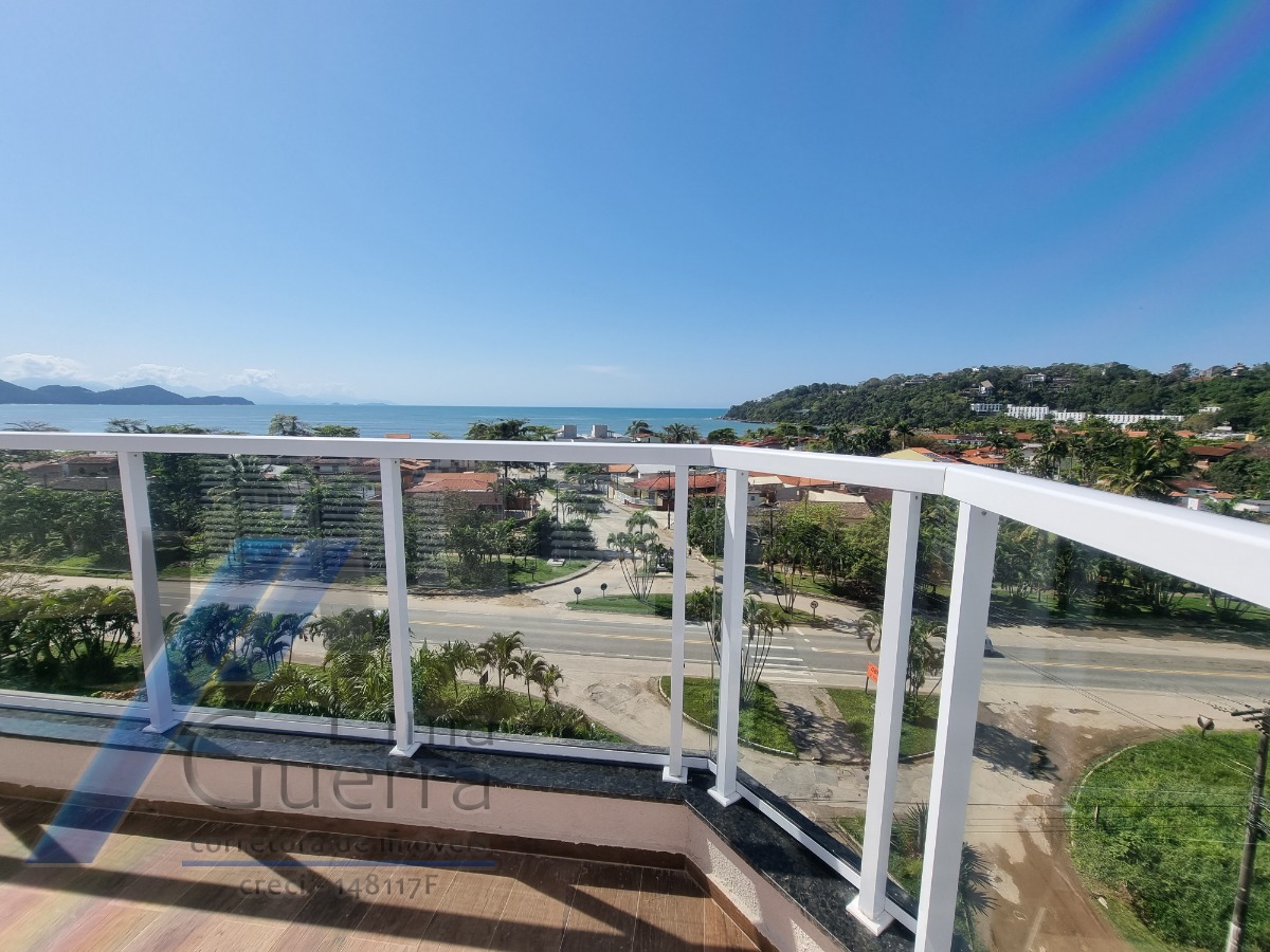 Ubatuba, Toninhas - Apartamento cobertura próximo a praia com 03 dormitórios, sendo 01 suíte com vista para o mar.
