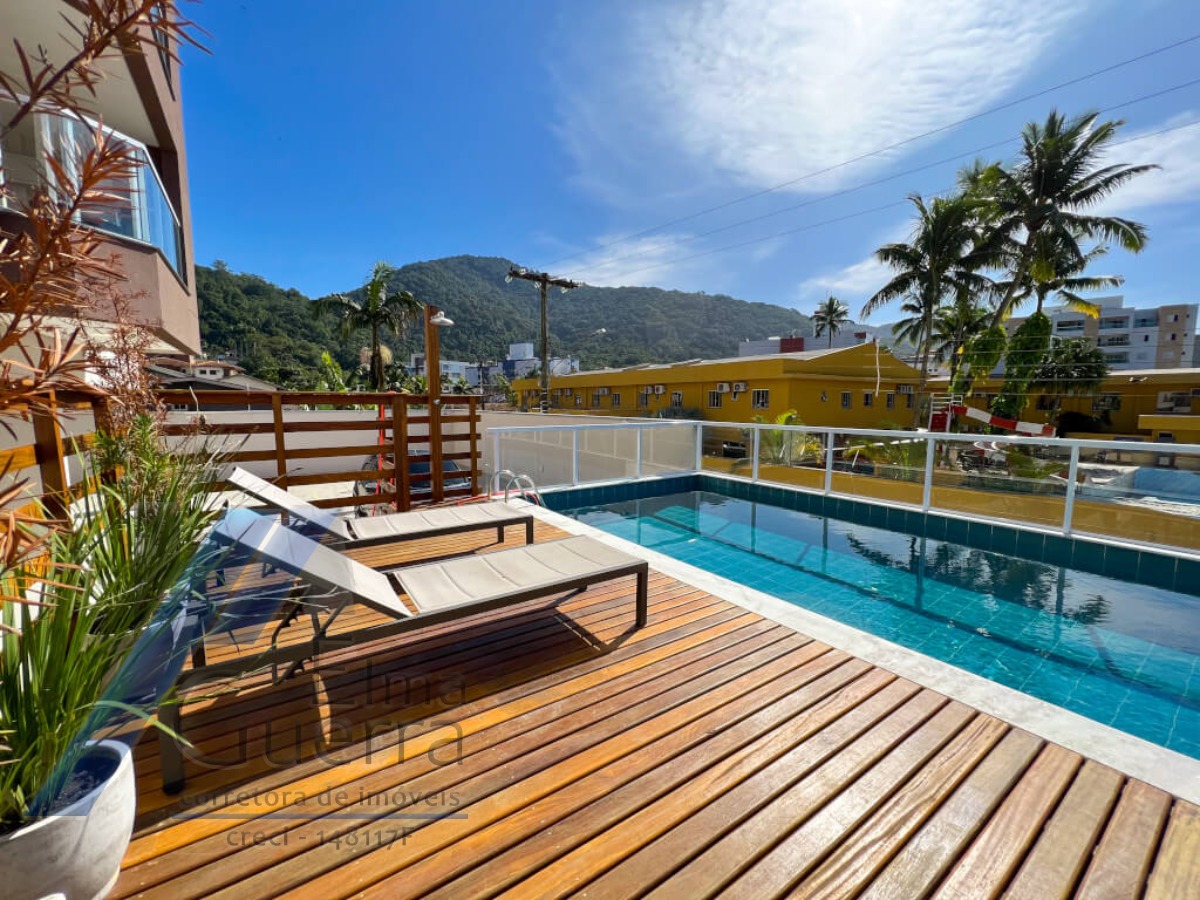 Ubatuba, Toninhas - Apartamento cobertura próximo a praia com 03 dormitórios, sendo 01 suíte com vista para o mar.