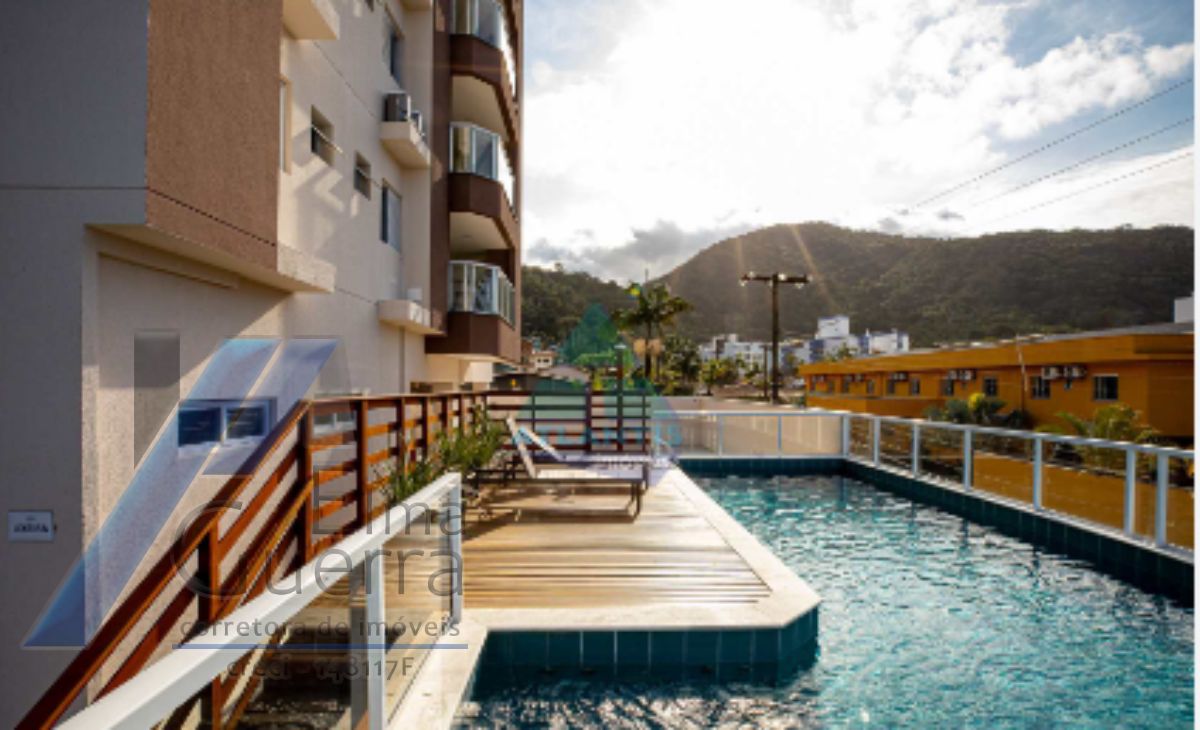Ubatuba, Toninhas - Apartamento cobertura próximo a praia com 03 dormitórios, sendo 01 suíte com vista para o mar.