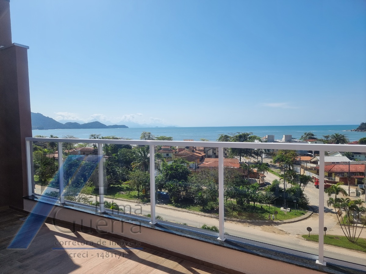 Ubatuba, Toninhas - Apartamento cobertura próximo a praia com 03 dormitórios, sendo 01 suíte com vista para o mar.