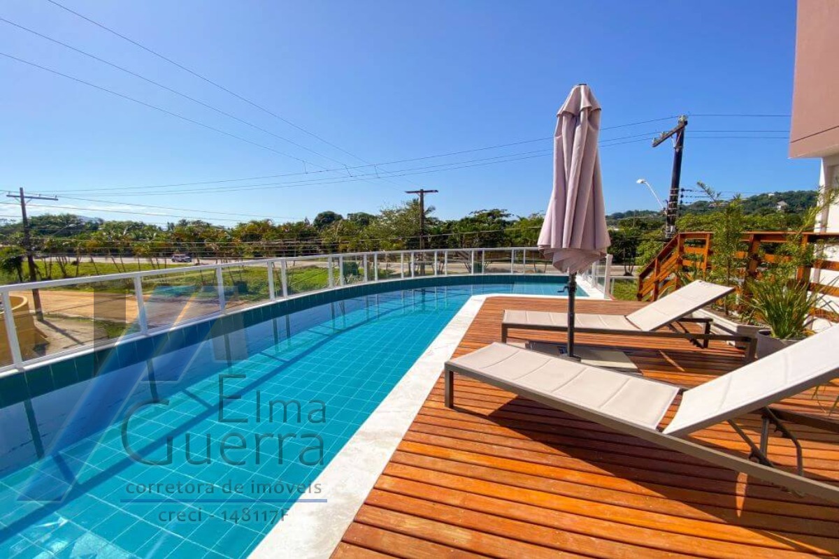 Ubatuba, Toninhas - Apartamento cobertura próximo a praia com 03 dormitórios, sendo 01 suíte com vista para o mar.