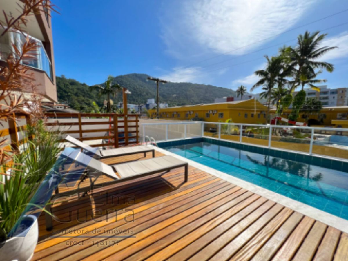Ubatuba, Toninhas - Apartamento cobertura próximo a praia com 03 dormitórios, sendo 01 suíte com vista para o mar.