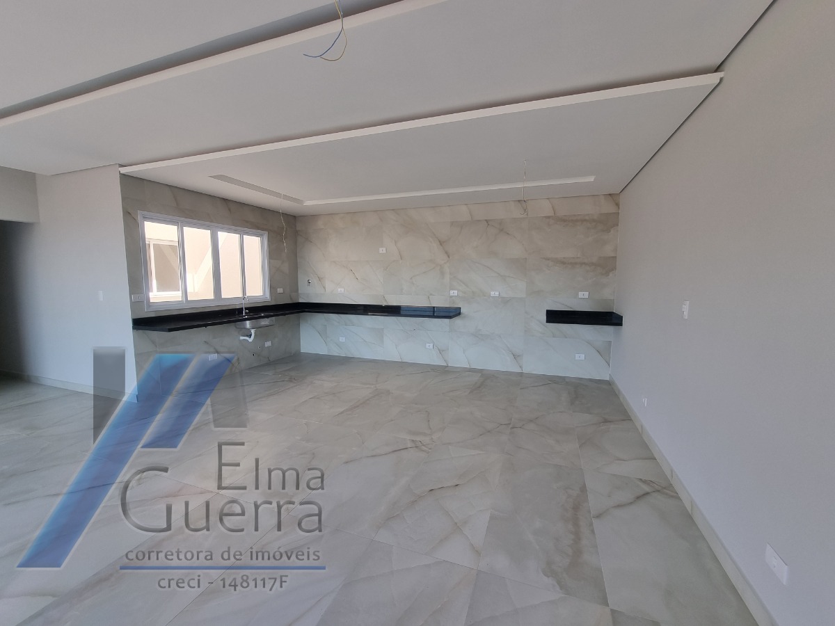 Ubatuba, Toninhas - Apartamento cobertura próximo a praia com 03 dormitórios, sendo 01 suíte com vista para o mar.