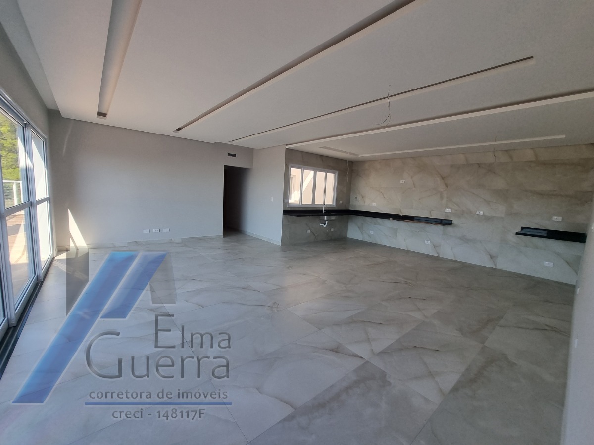 Ubatuba, Toninhas - Apartamento cobertura próximo a praia com 03 dormitórios, sendo 01 suíte com vista para o mar.
