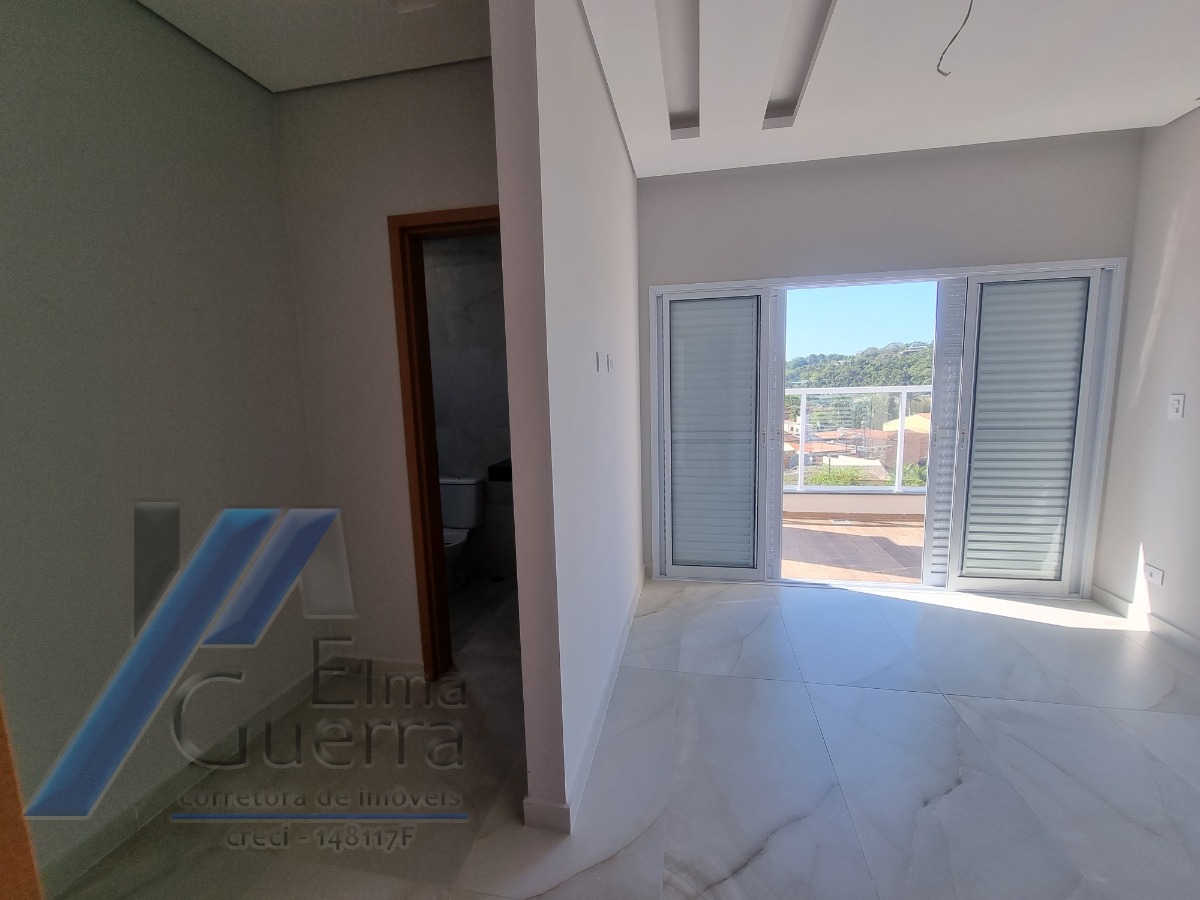 Ubatuba, Toninhas - Apartamento cobertura próximo a praia com 03 dormitórios, sendo 01 suíte com vista para o mar.