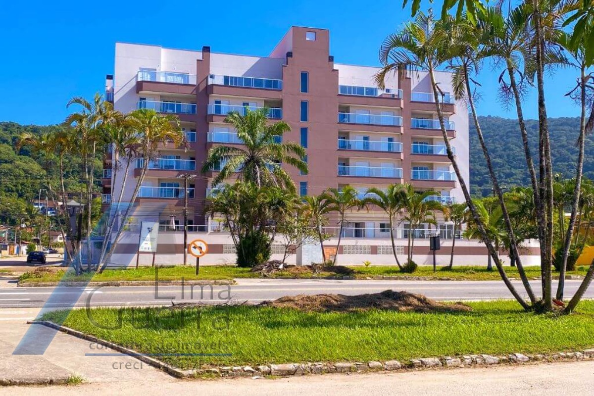 Ubatuba, Toninhas - Apartamento cobertura próximo a praia com 03 dormitórios, sendo 01 suíte com vista para o mar.