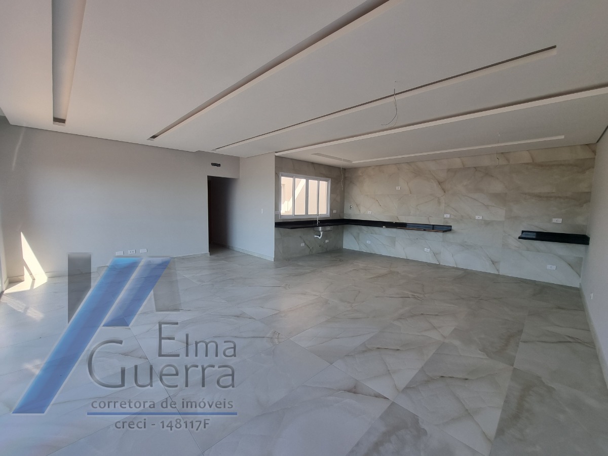 Ubatuba, Toninhas - Apartamento cobertura próximo a praia com 03 dormitórios, sendo 01 suíte com vista para o mar.