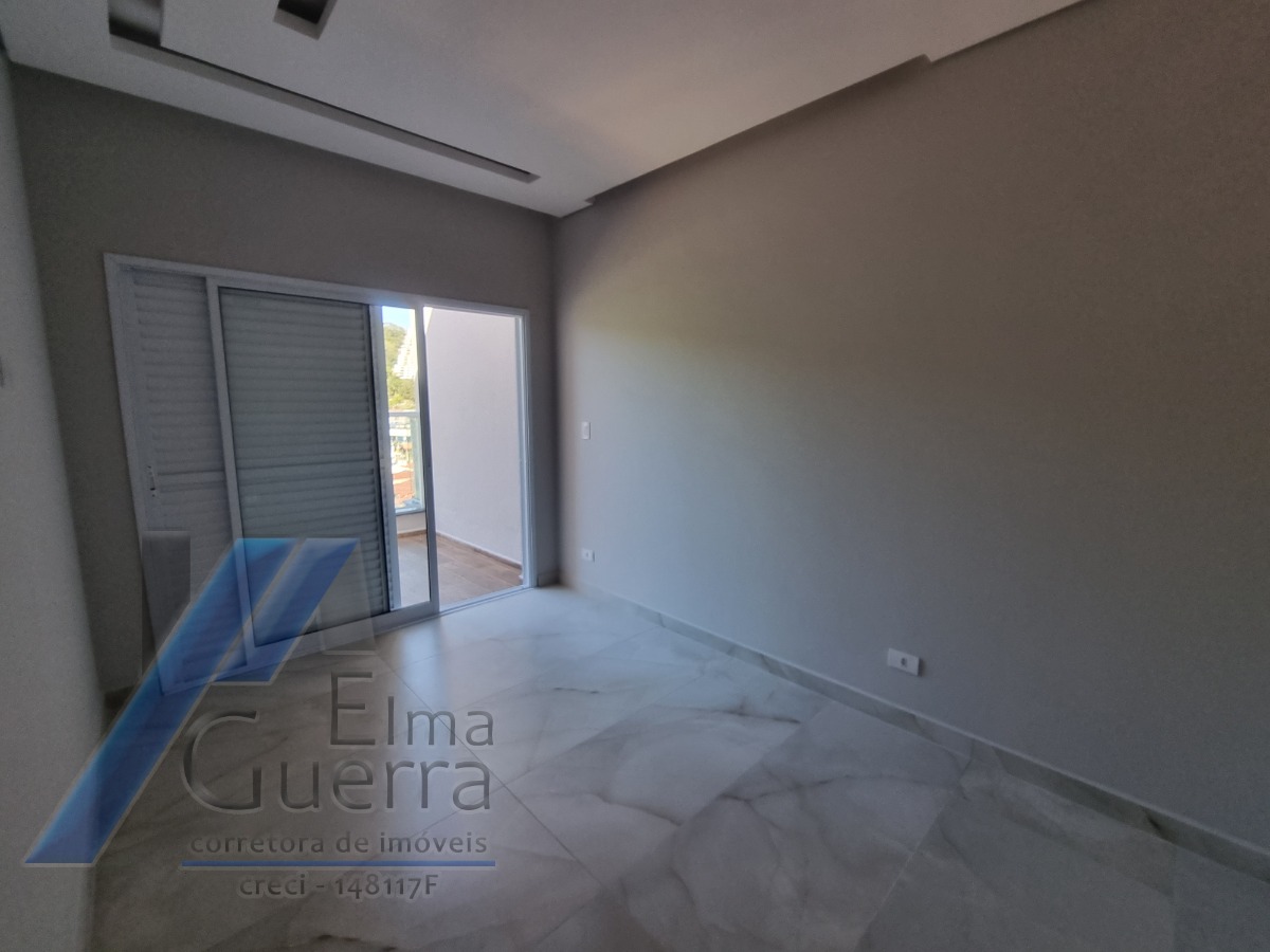 Ubatuba, Toninhas - Apartamento cobertura próximo a praia com 03 dormitórios, sendo 01 suíte com vista para o mar.