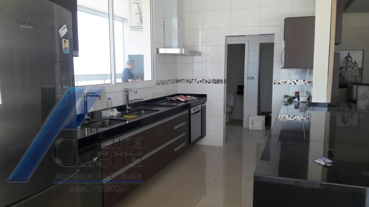 Ubatuba, Centro - Apartamento cobertura com 04 suítes e área de lazer completa.