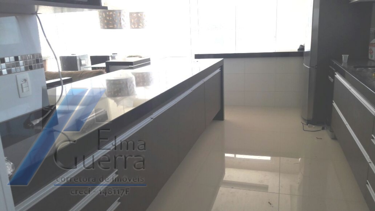 Ubatuba, Centro - Apartamento cobertura com 04 suítes e área de lazer completa.