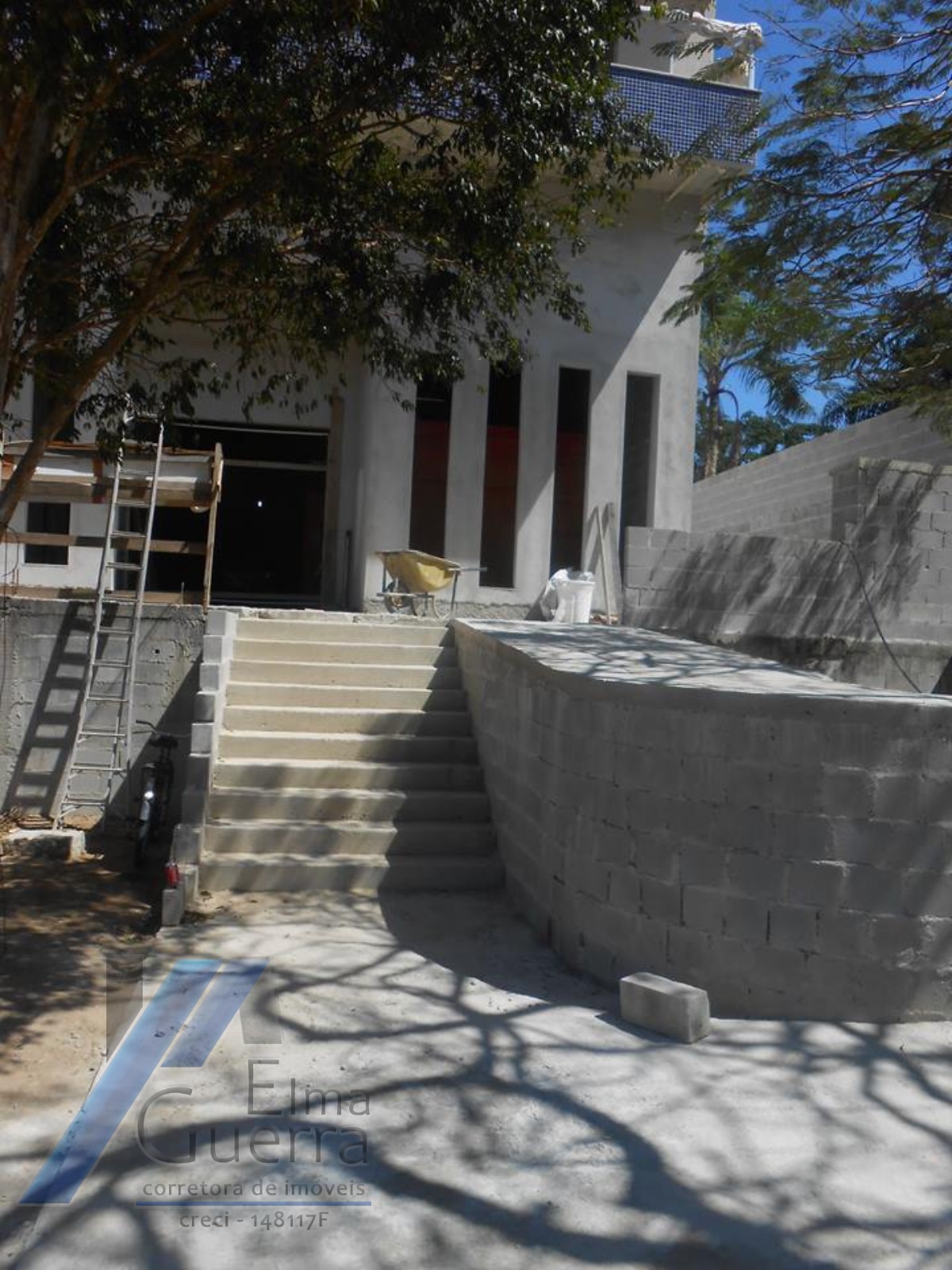 Ubatuba, Centro - Apartamento cobertura com 04 suítes e área de lazer completa.