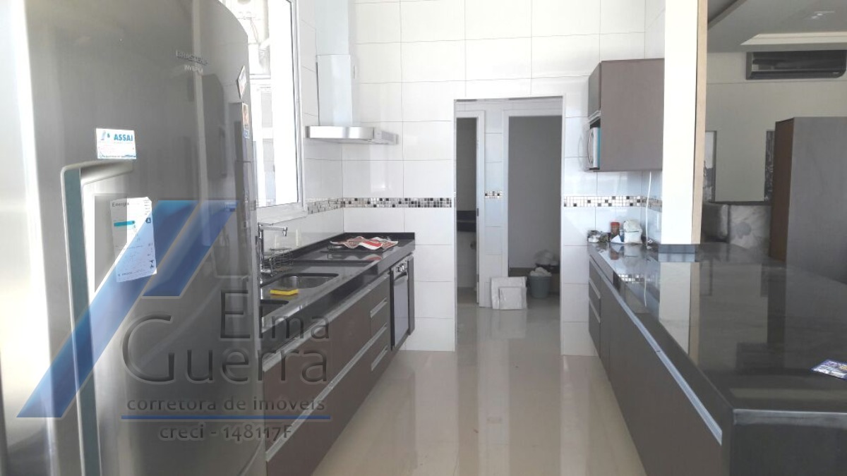 Ubatuba, Centro - Apartamento cobertura com 04 suítes e área de lazer completa.
