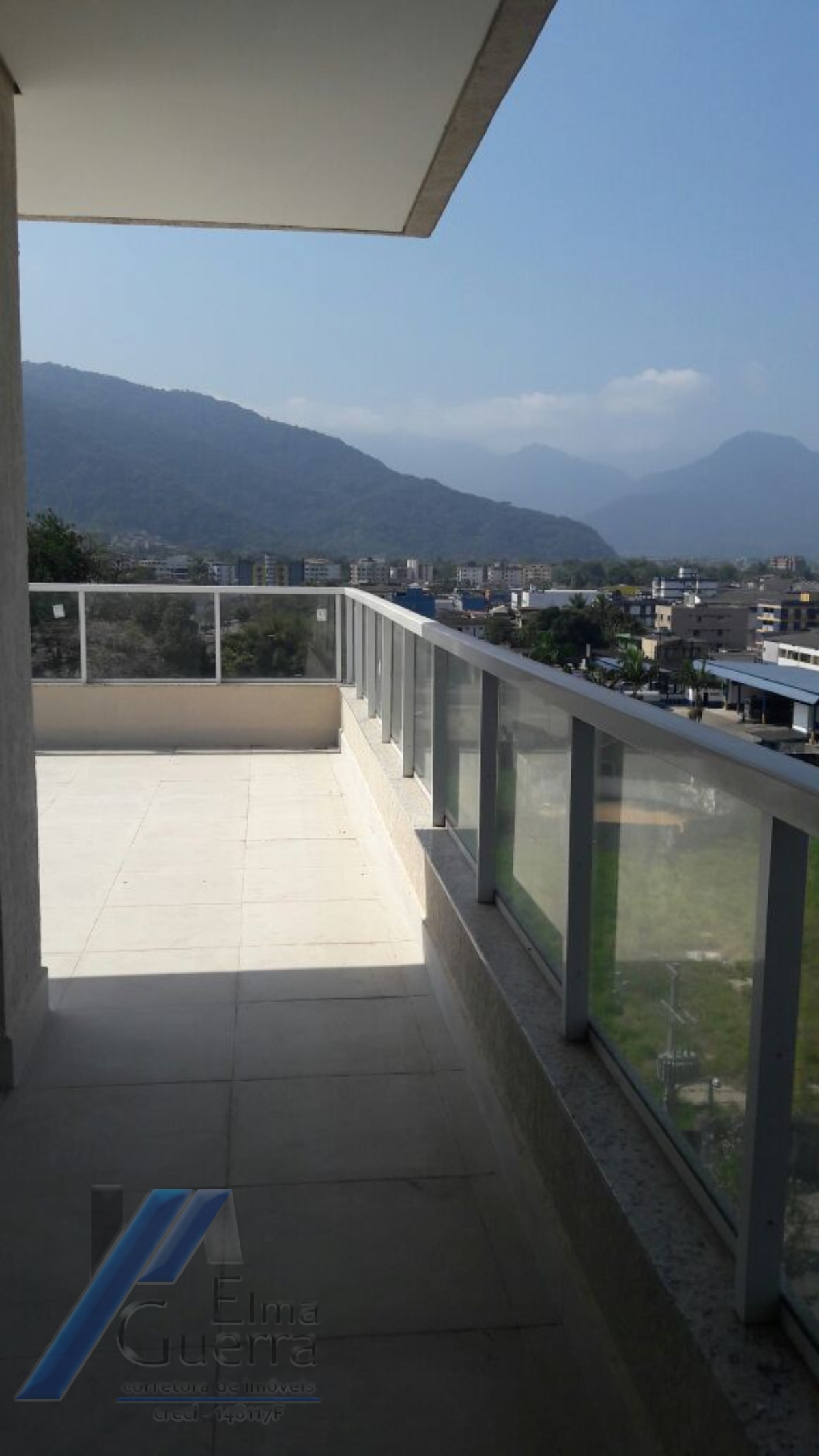 Ubatuba, Centro - Apartamento cobertura com 04 suítes e área de lazer completa.